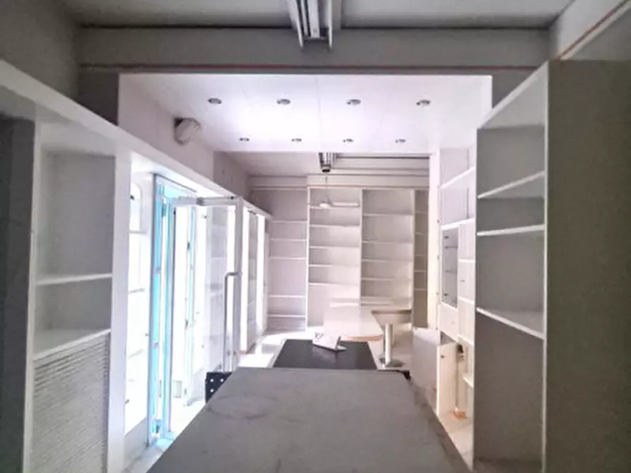 Immagine 6 di Negozio in affitto  in Mercatale Valdarno a Montevarchi