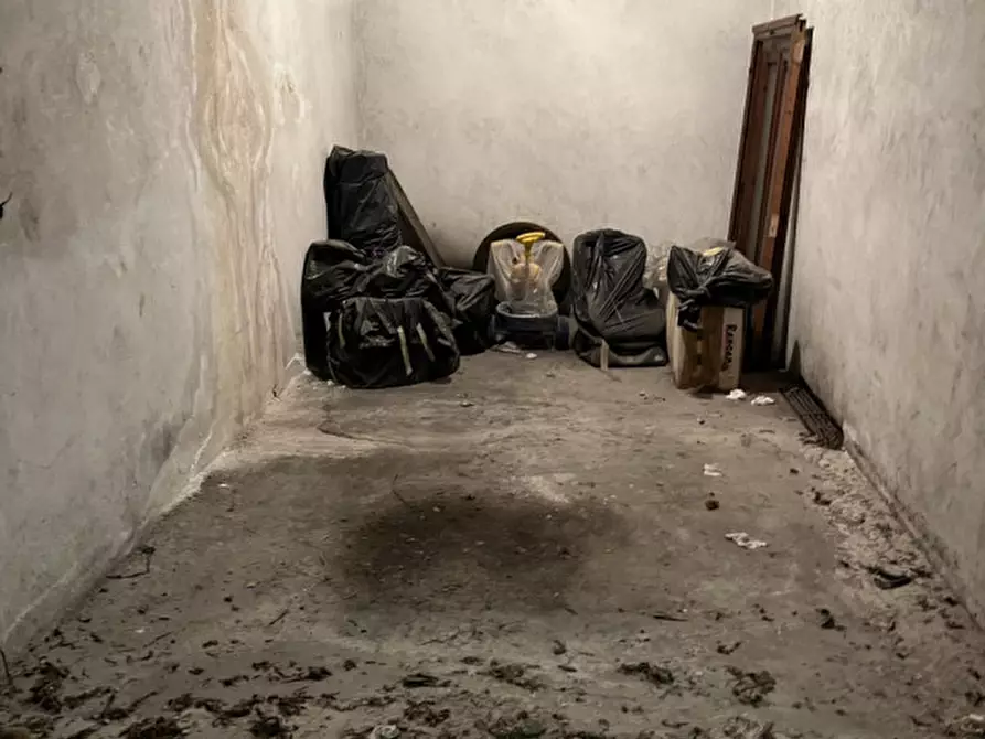 Immagine 3 di Garage in vendita  in Piazza del Popolo a Verona