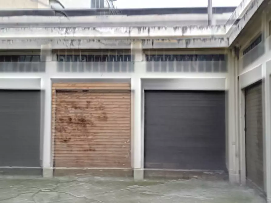 Immagine 3 di Magazzino in vendita  in Via Beaulard 31 a Torino