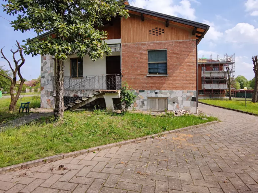 Immagine 1 di Casa indipendente in vendita  in via Solari a Montechiarugolo