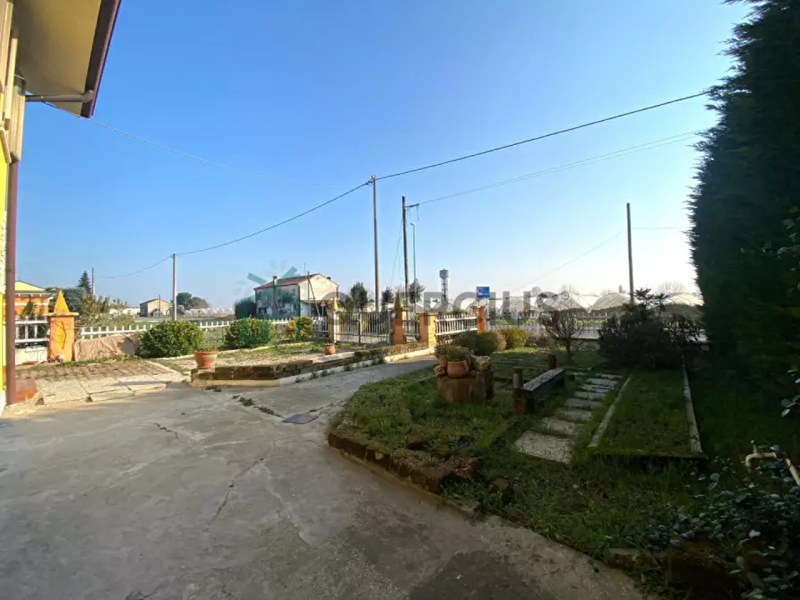 Immagine 3 di Casa indipendente in vendita  in Via Piazza S. Marco a Boschi Sant'anna