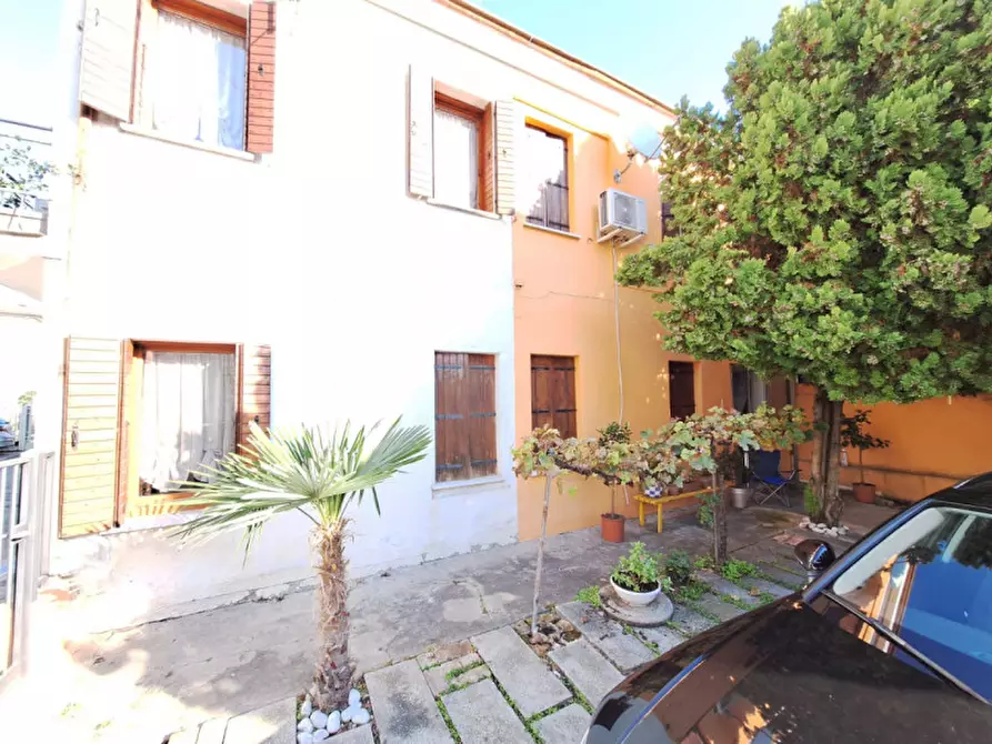 Immagine 2 di Casa bifamiliare in vendita  in Via Jacopone da Todi a Rovigo