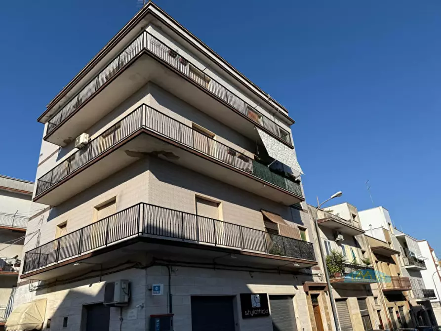 Immagine 17 di Appartamento in vendita  in Via Cristoforo Colombo a Ceglie Messapico