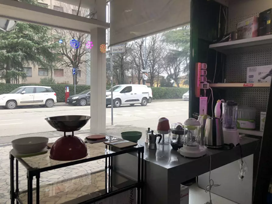 Immagine 7 di Negozio in affitto  in Via Lipparini a Bologna