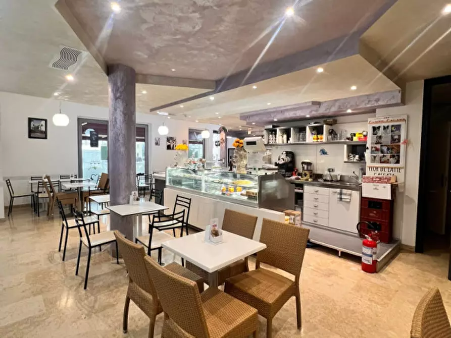 Immagine 4 di Attività commerciale in vendita  in piazza Italia, 33 a Maniago