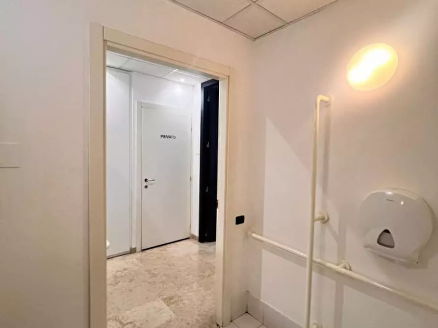 Immagine 12 di Attività commerciale in vendita  in piazza Italia, 33 a Maniago