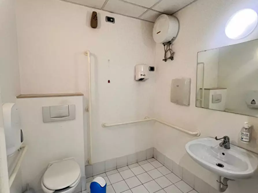 Immagine 15 di Attività commerciale in vendita  in piazza Italia, 33 a Maniago