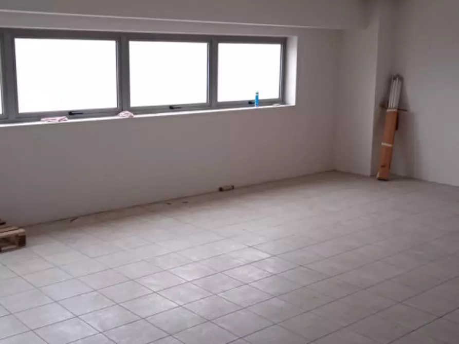 Immagine 4 di Ufficio in affitto  a Roveredo In Piano