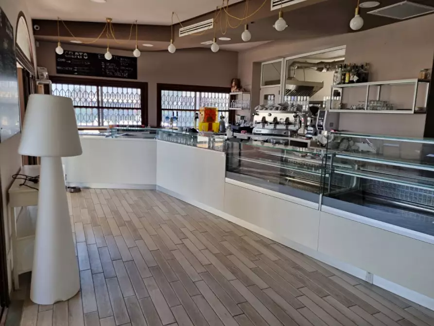 Immagine 1 di Attività commerciale in vendita  in viale romagna 430 a Ravenna