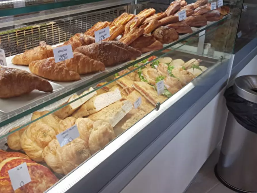 Immagine 4 di Attività commerciale in vendita  in viale romagna 430 a Ravenna