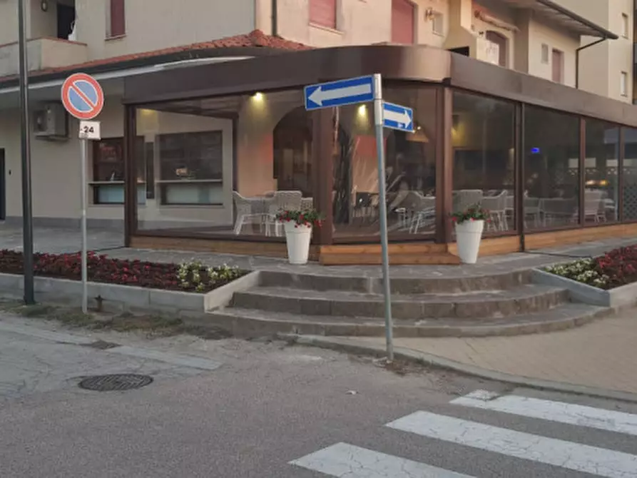 Immagine 10 di Attività commerciale in vendita  in viale romagna 430 a Ravenna