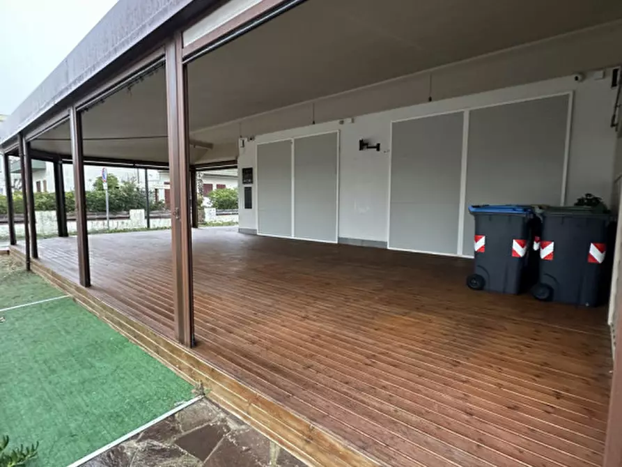 Immagine 12 di Attività commerciale in vendita  in viale romagna 430 a Ravenna