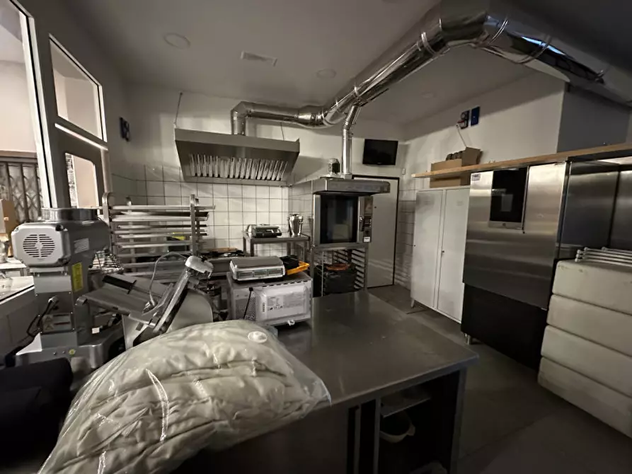 Immagine 13 di Attività commerciale in vendita  in viale romagna 430 a Ravenna