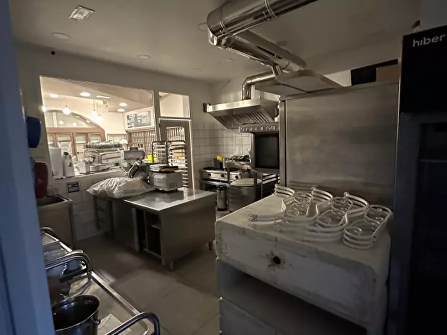 Immagine 17 di Attività commerciale in vendita  in viale romagna 430 a Ravenna