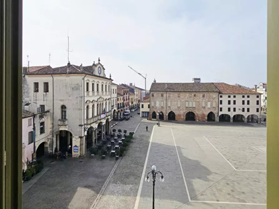 Immagine 3 di Appartamento in vendita  in PIAZZA MAGGIORE a Este