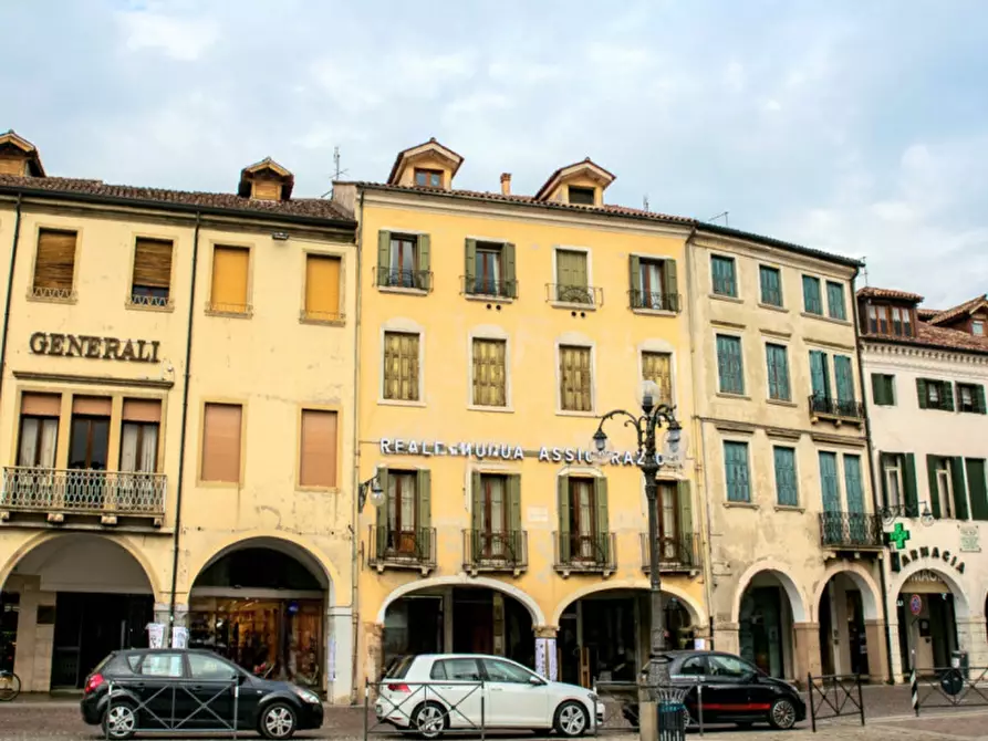 Immagine 4 di Appartamento in vendita  in PIAZZA MAGGIORE a Este