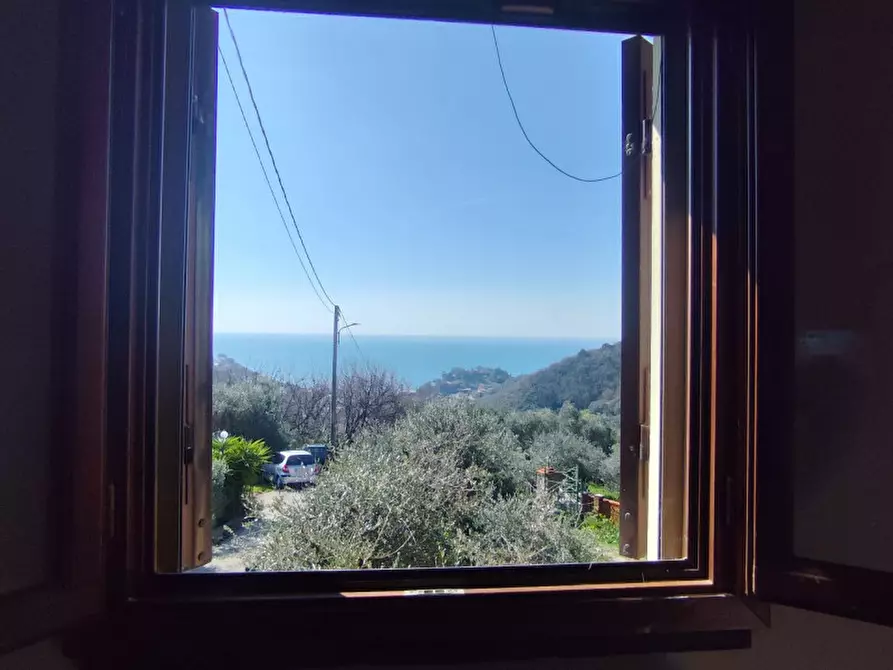 Immagine 1 di Villa in vendita  in prima collina a Moneglia