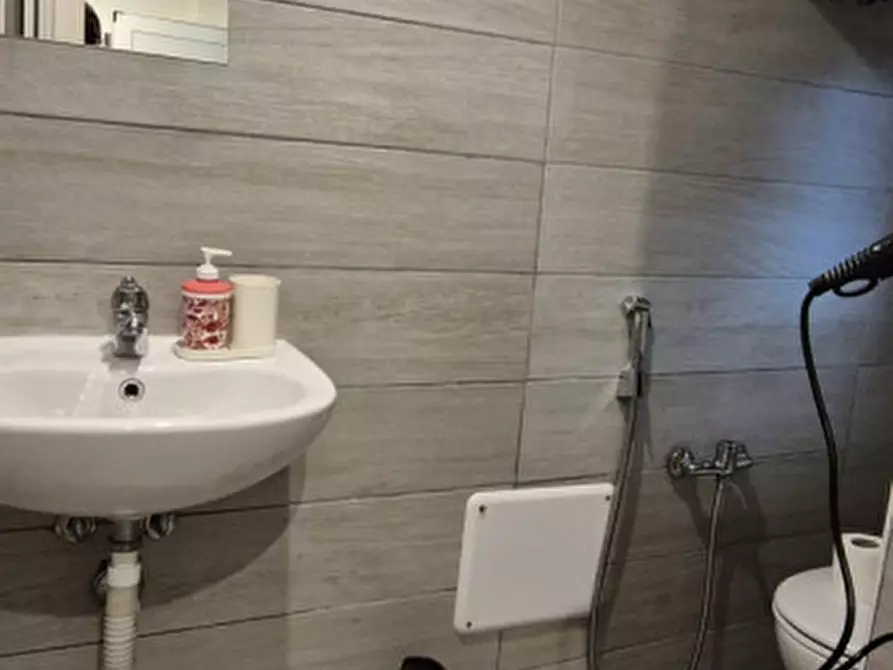 Immagine 9 di Appartamento in vendita  in Via Giambattista Borghesi n.8 a Parma