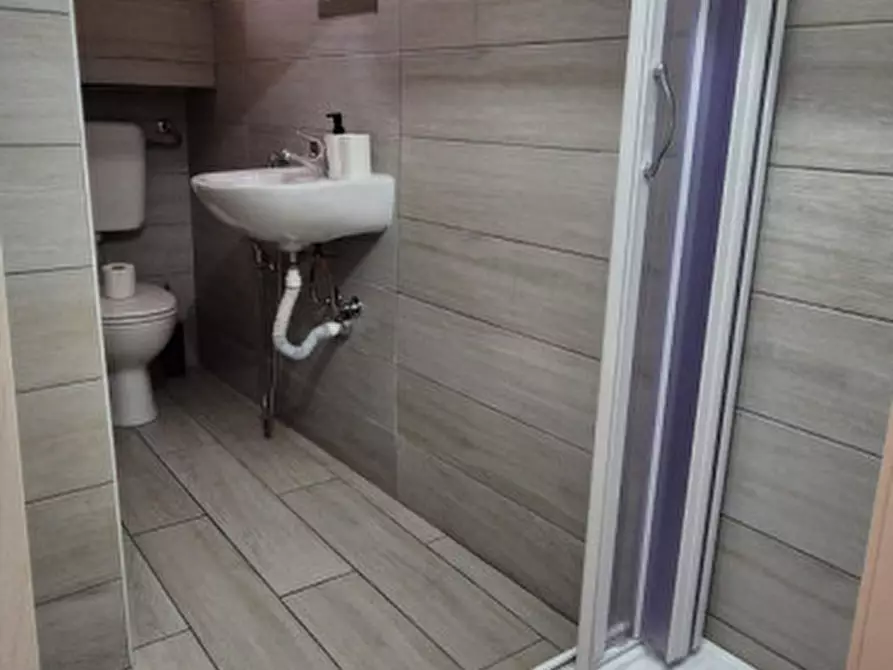 Immagine 10 di Appartamento in vendita  in Via Giambattista Borghesi n.8 a Parma