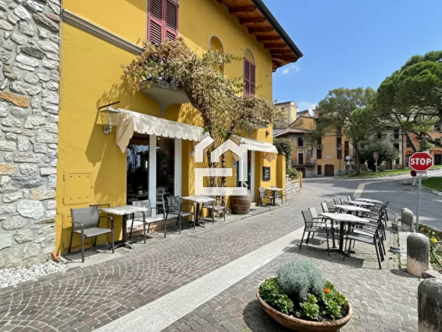 Immagine 1 di Attività commerciale in vendita  in Viale dei Colli a Gardone Riviera