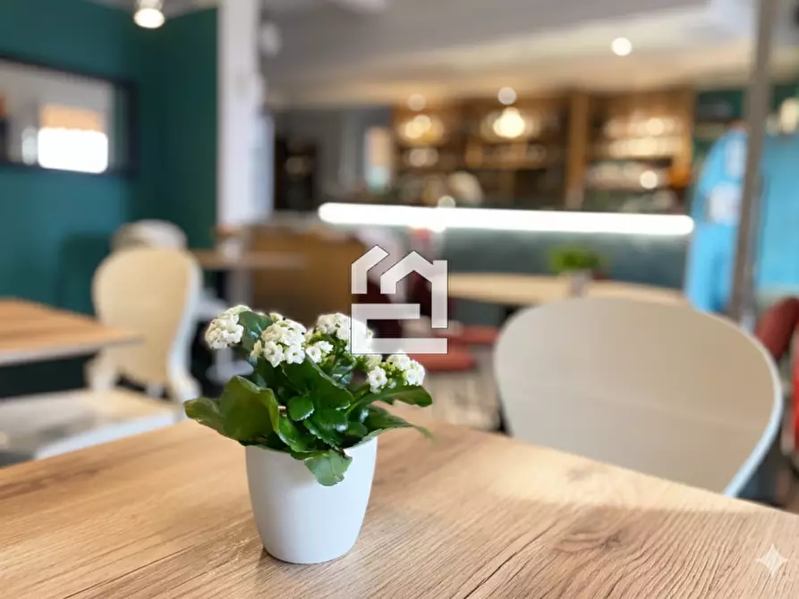 Immagine 3 di Attività commerciale in vendita  in Viale dei Colli a Gardone Riviera