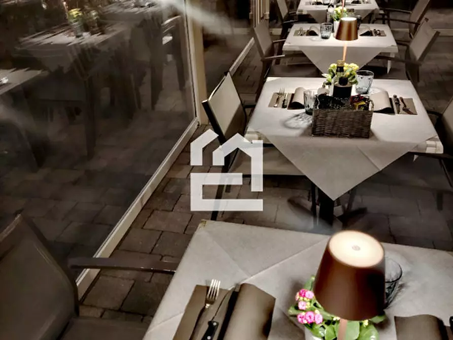 Immagine 10 di Attività commerciale in vendita  in Viale dei Colli a Gardone Riviera