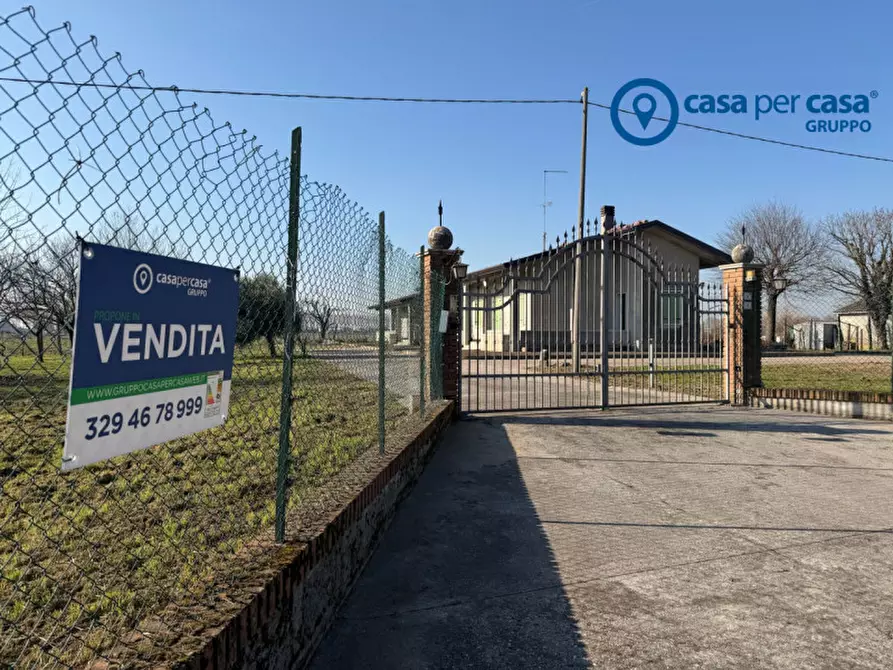 Immagine 1 di Casa bifamiliare in vendita  in Via Isolella, 5 a Cerea