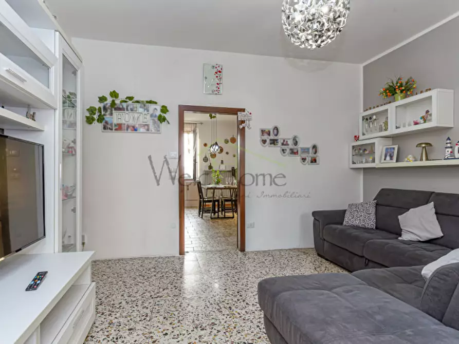 Immagine 2 di Appartamento in vendita  a Albese Con Cassano