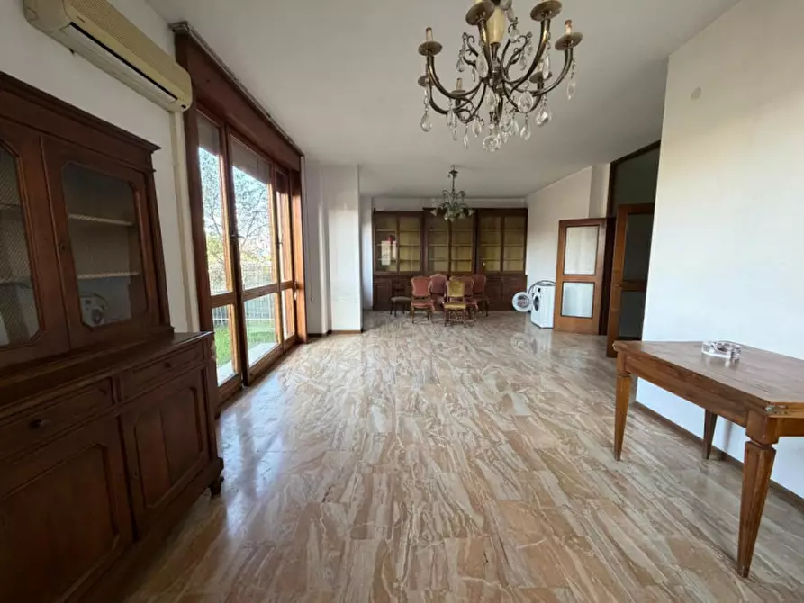 Immagine 2 di Appartamento in vendita  in Viale Vittorio Bottego a Parma