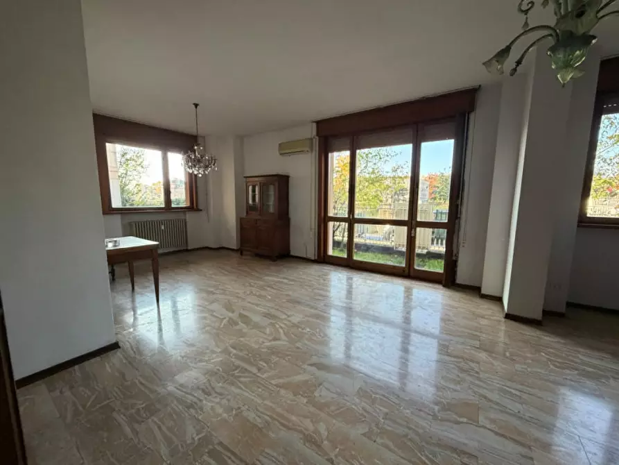 Immagine 3 di Appartamento in vendita  in Viale Vittorio Bottego a Parma