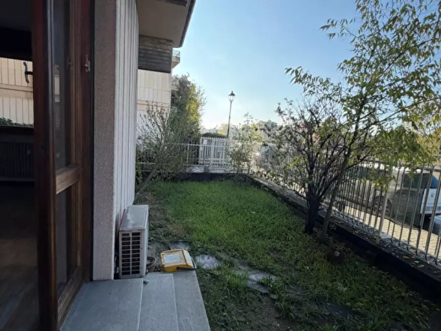 Immagine 7 di Appartamento in vendita  in Viale Vittorio Bottego a Parma