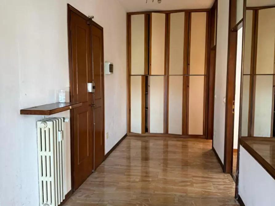 Immagine 10 di Appartamento in vendita  in Viale Vittorio Bottego a Parma