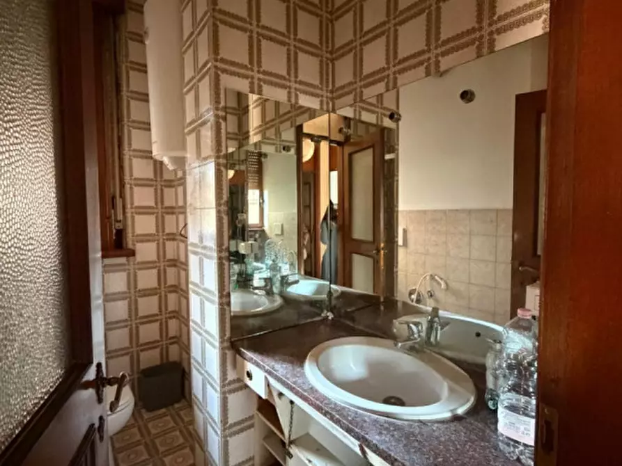 Immagine 21 di Appartamento in vendita  in Viale Vittorio Bottego a Parma