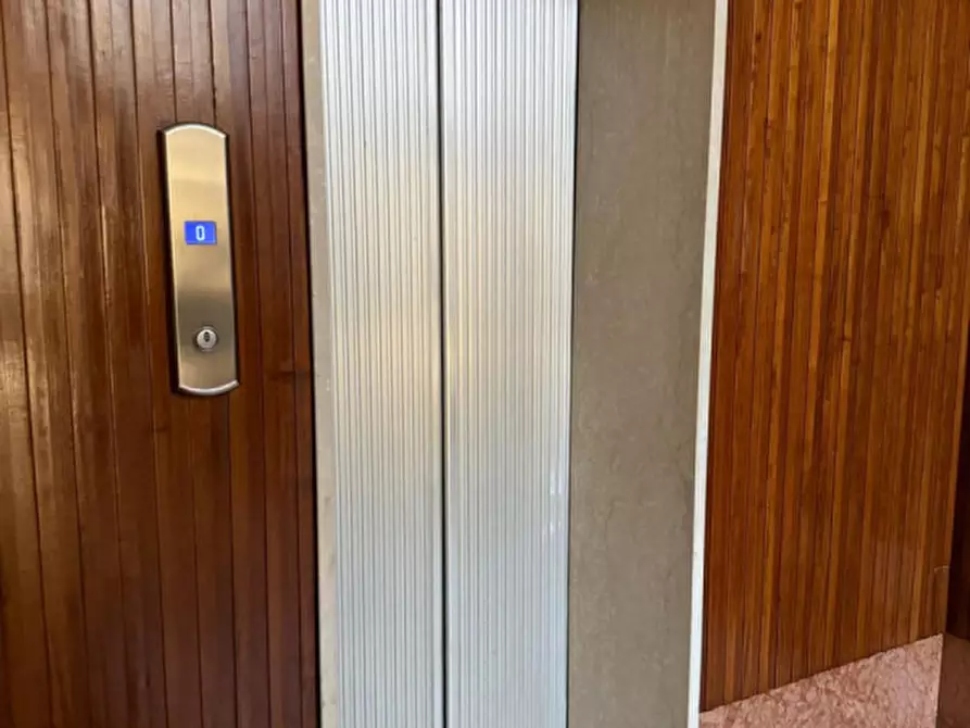 Immagine 27 di Appartamento in vendita  in Viale Vittorio Bottego a Parma