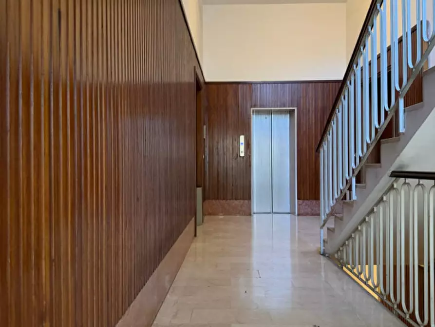 Immagine 28 di Appartamento in vendita  in Viale Vittorio Bottego a Parma