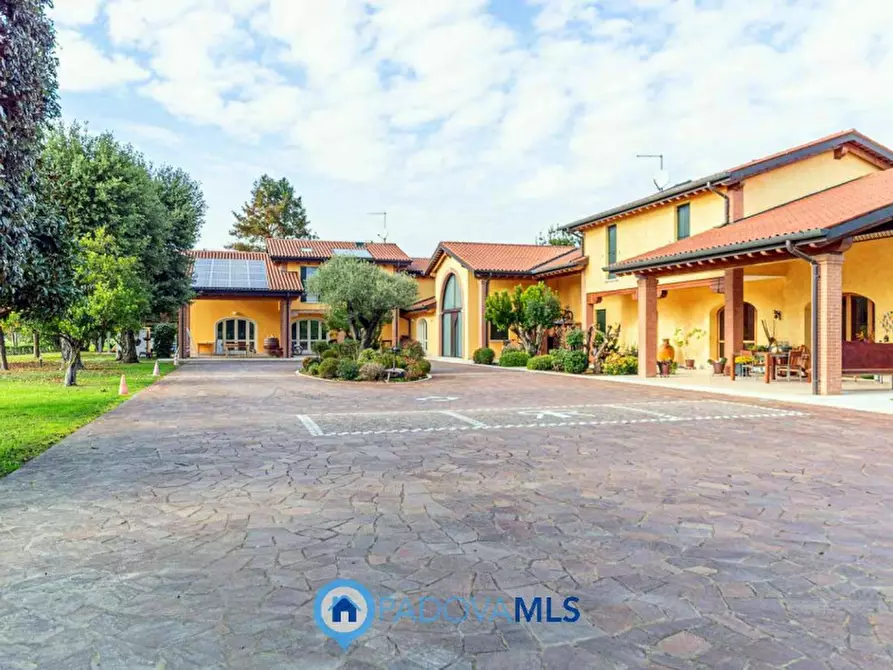 Immagine 1 di Villa in vendita  in Via Nespolaro a Rubano