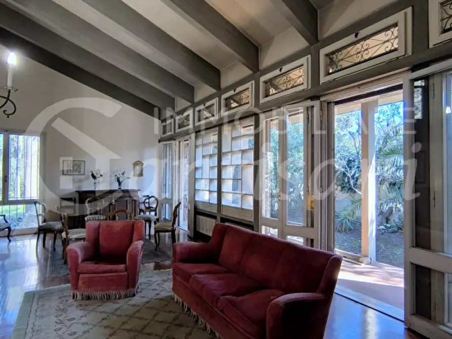 Immagine 6 di Villa in vendita  in Via dei Cappuccini a Firenze