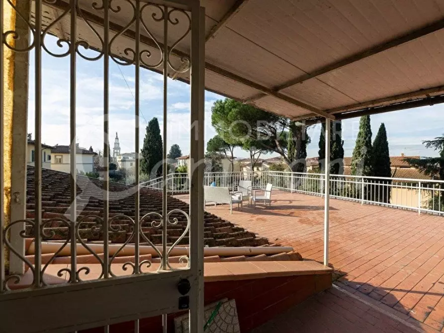 Immagine 18 di Villa in vendita  in Via dei Cappuccini a Firenze