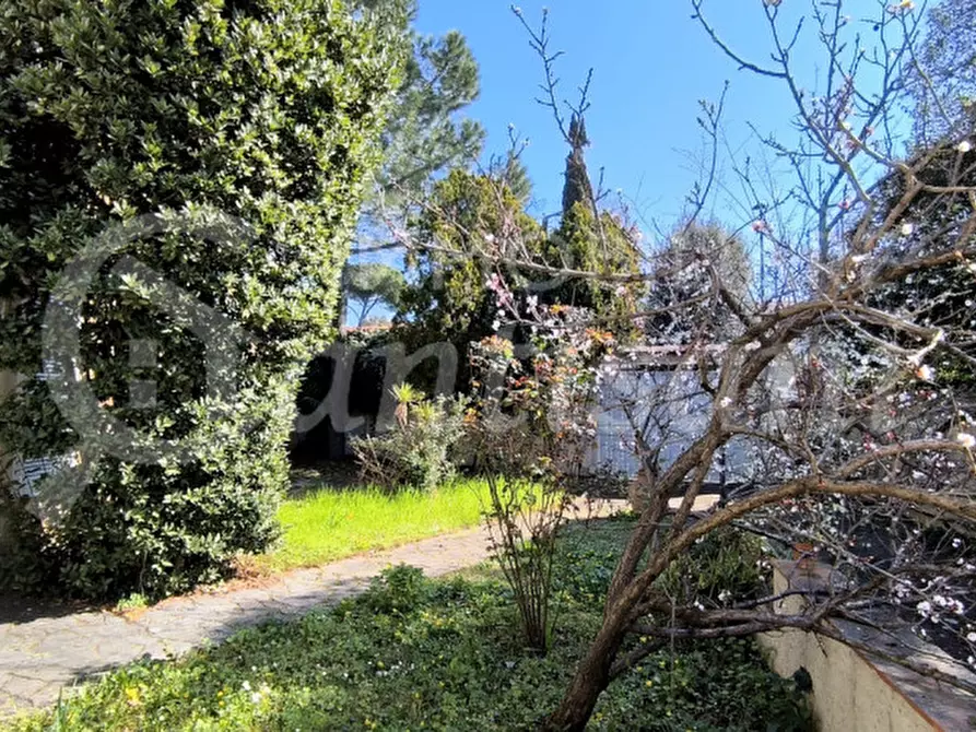 Immagine 36 di Villa in vendita  in Via dei Cappuccini a Firenze