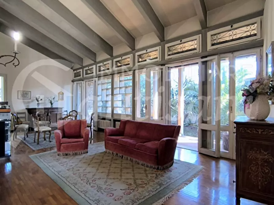 Immagine 49 di Villa in vendita  in Via dei Cappuccini a Firenze