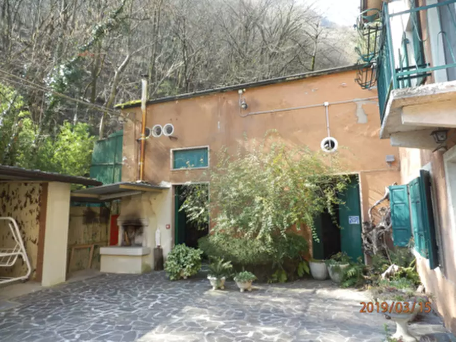 Immagine 10 di Palazzo in vendita  in Via Spionca 2 a Sant'anna D'alfaedo