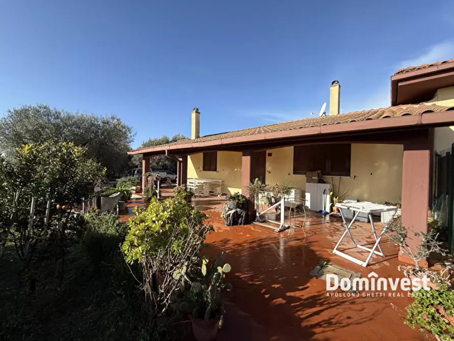 Immagine 1 di Casa bifamiliare in vendita  in Via dei Glicini a Montalto Di Castro