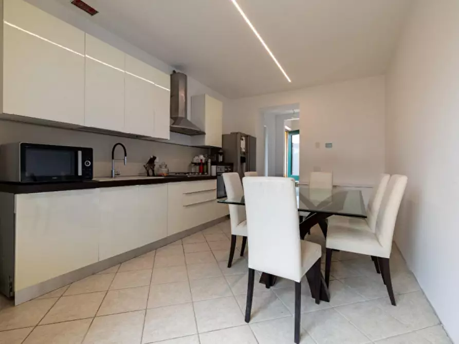 Immagine 8 di Appartamento in vendita  a Brescia