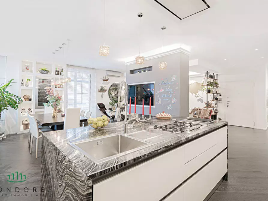 Immagine 3 di Attico in vendita  in Via Dante Alighieri a Bologna