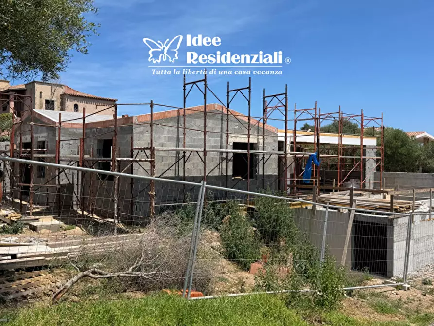 Immagine 11 di Villa in vendita  a Olbia
