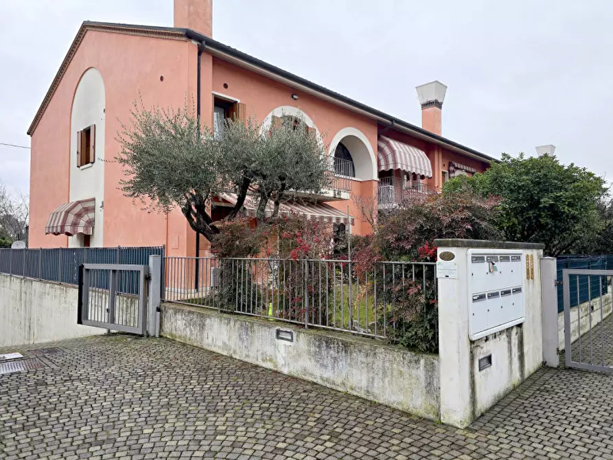 Immagine 1 di Appartamento in vendita  a Ponzano Veneto