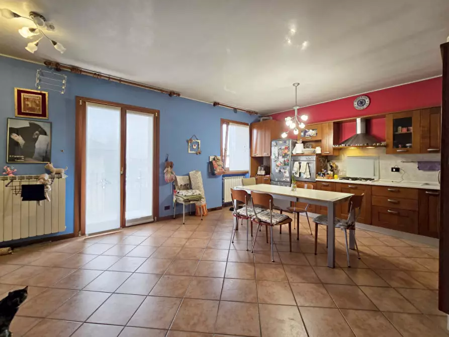 Immagine 9 di Appartamento in vendita  a Ponzano Veneto