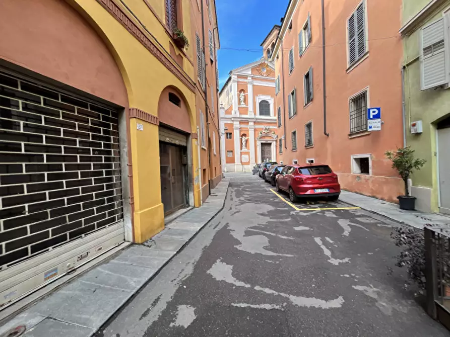 Immagine 1 di Negozio in vendita  in Via Stella a Modena