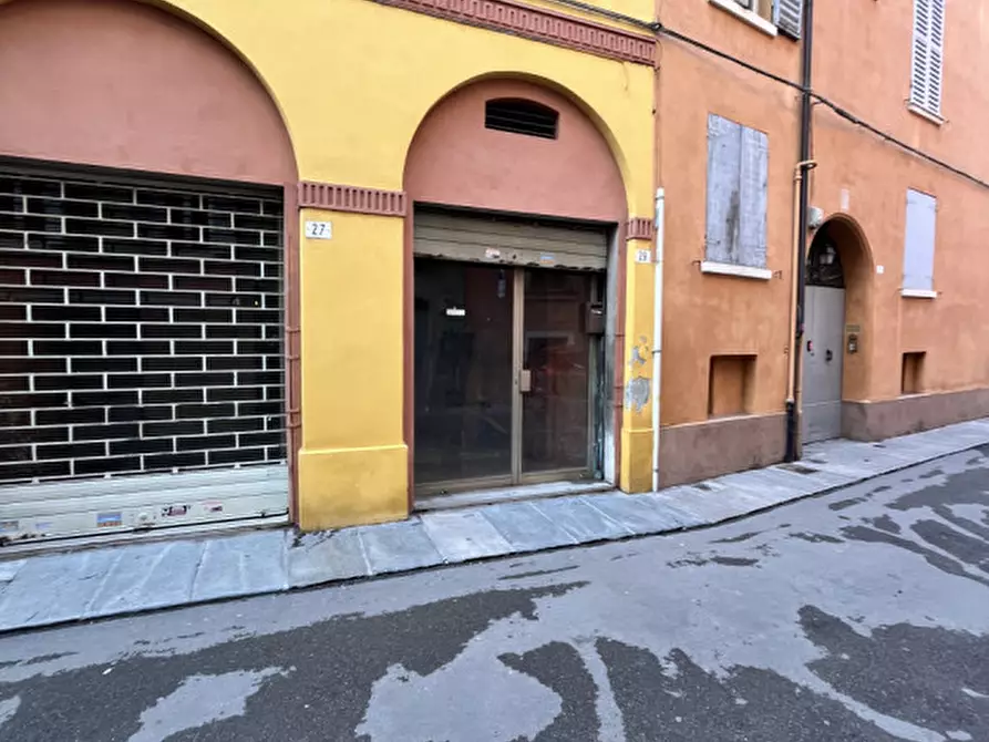 Immagine 2 di Negozio in vendita  in Via Stella a Modena
