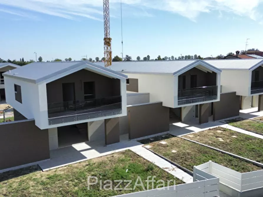 Immagine 1 di Casa bifamiliare in vendita  in Via Roma a Camponogara